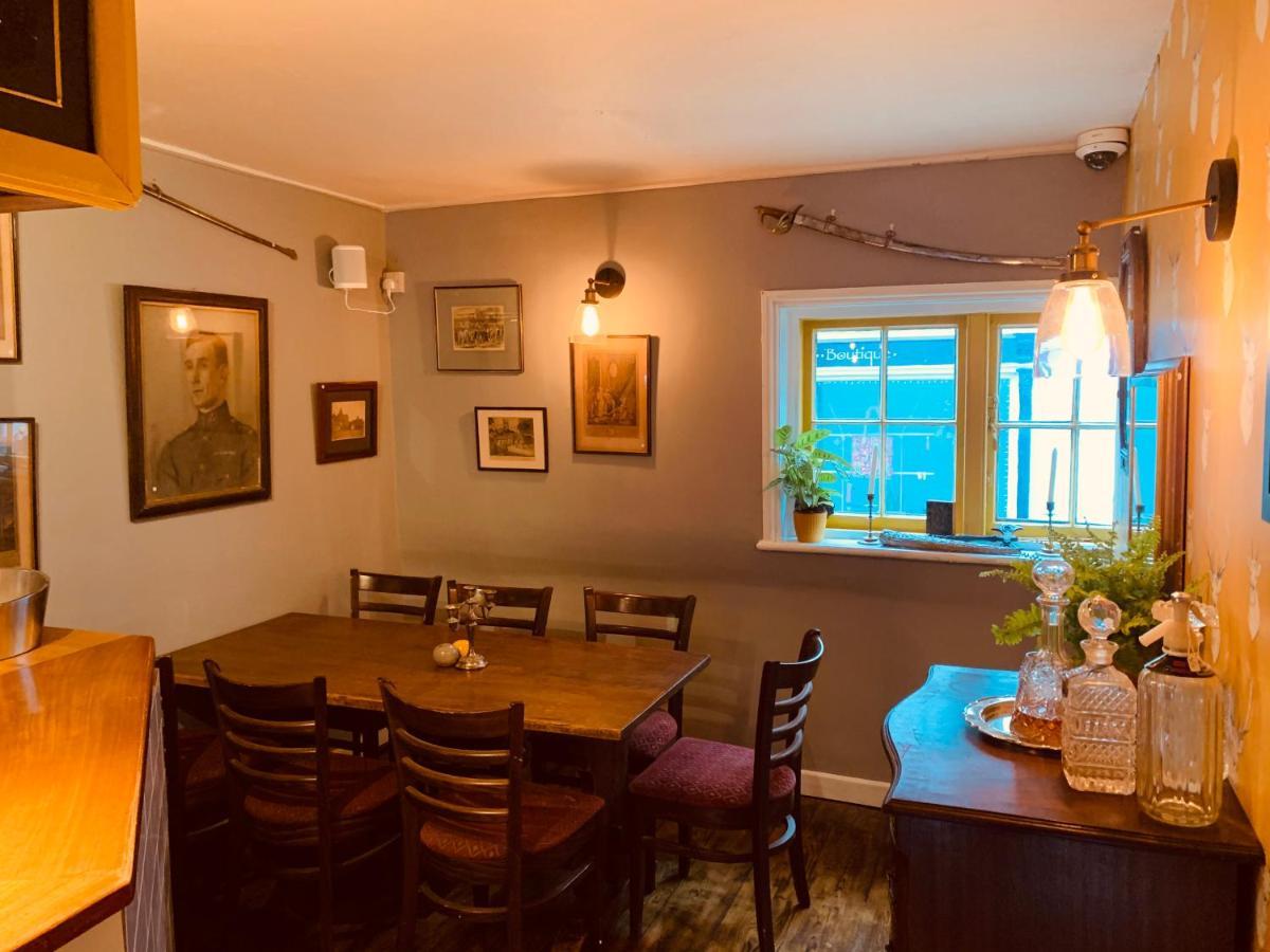 The Swan Inn Midhurst Buitenkant foto