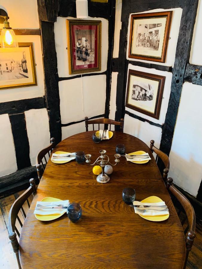 The Swan Inn Midhurst Buitenkant foto