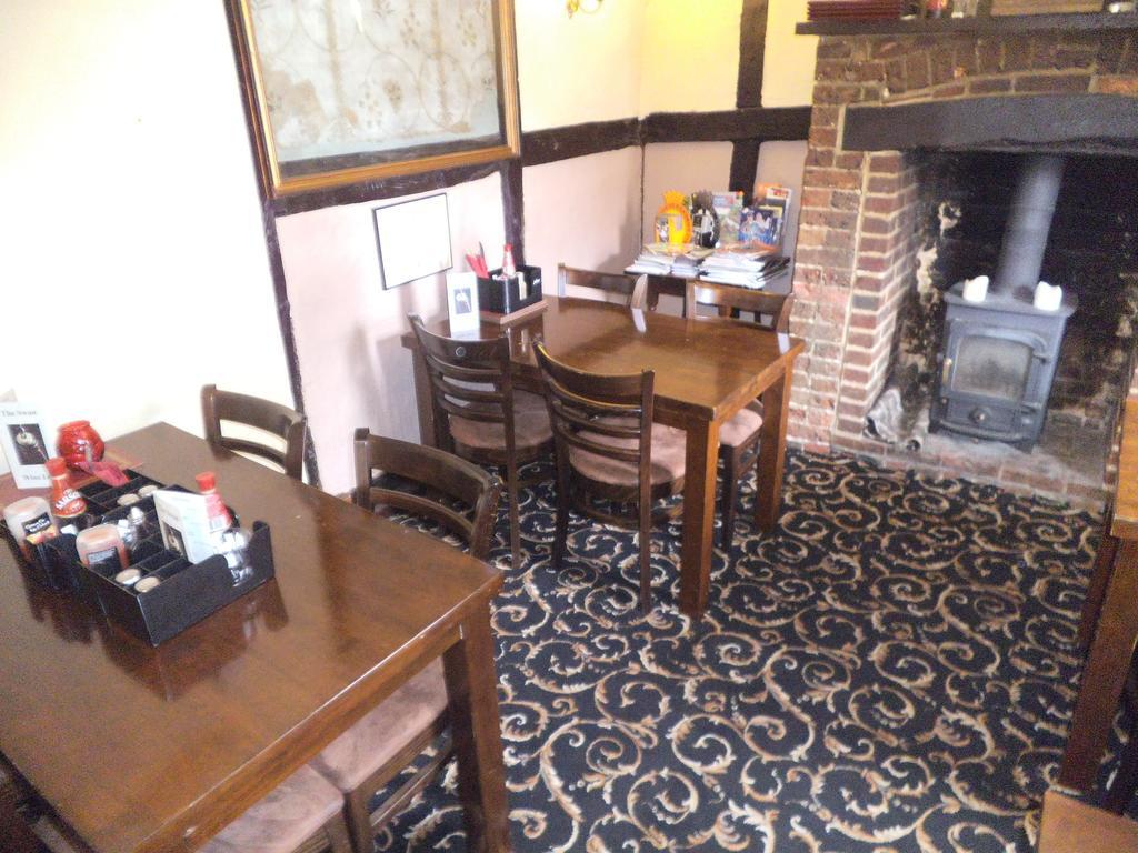 The Swan Inn Midhurst Buitenkant foto