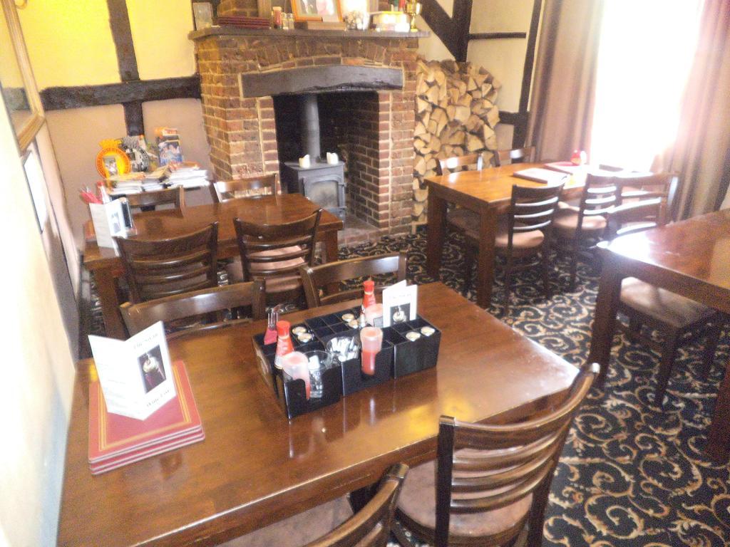 The Swan Inn Midhurst Buitenkant foto