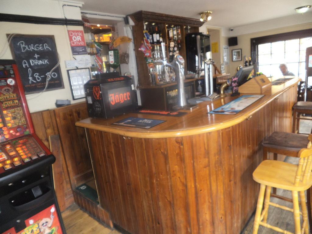 The Swan Inn Midhurst Buitenkant foto